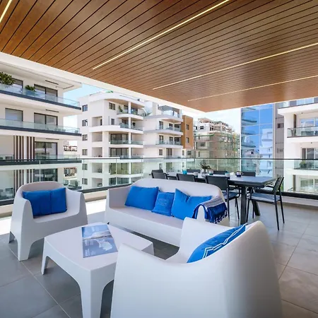 Apartamento The Mackenzie Azure 2br Near & Pool Larnaca