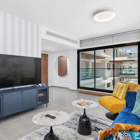 Apartamento The Mackenzie Azure 2br Near & Pool Larnaca